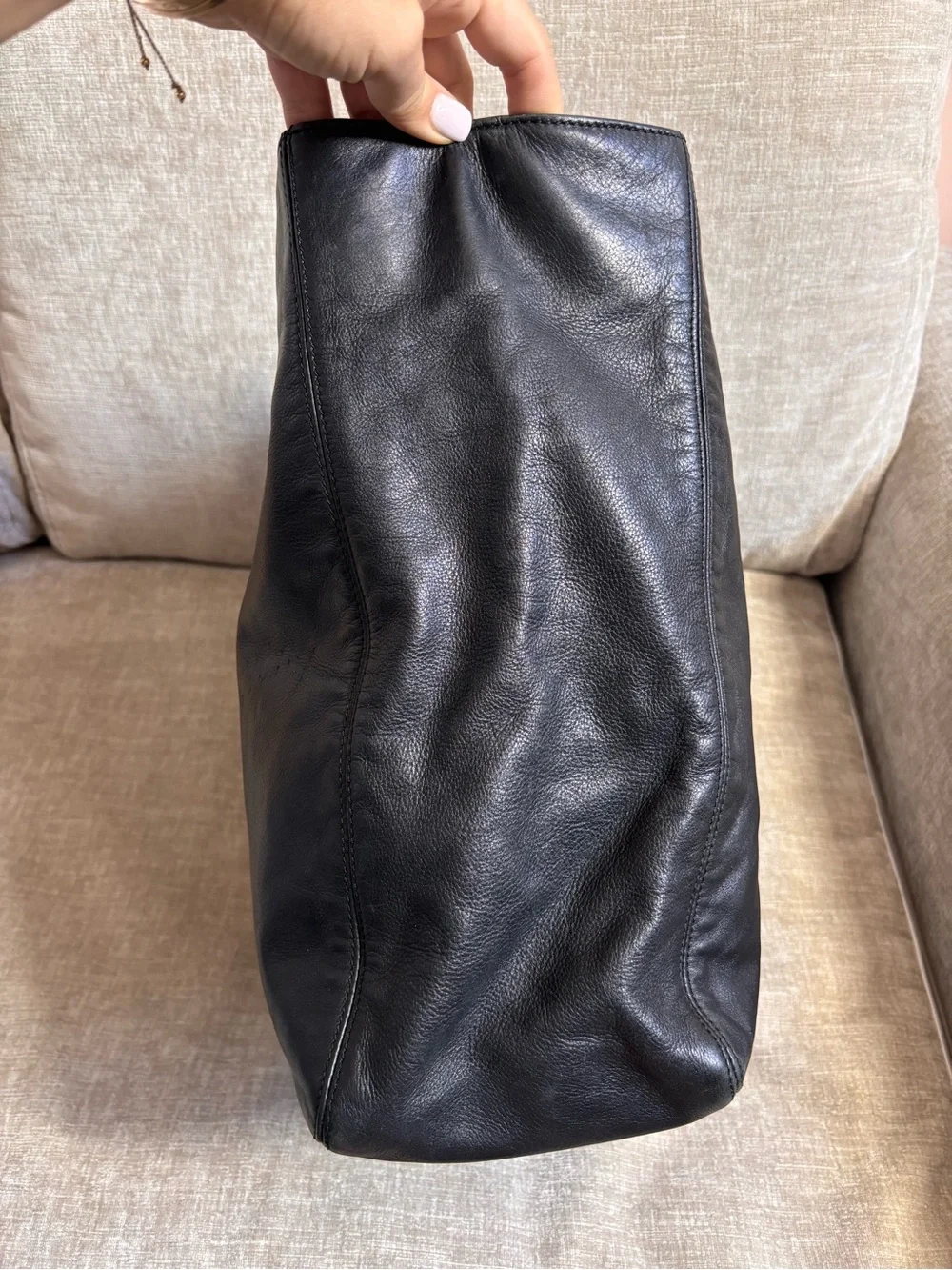 Authentic CHANEL black leather Bekko chain tote